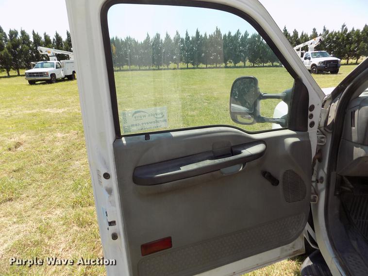 image for item DD5786 2002 Ford F550 Super Duty bucket truck