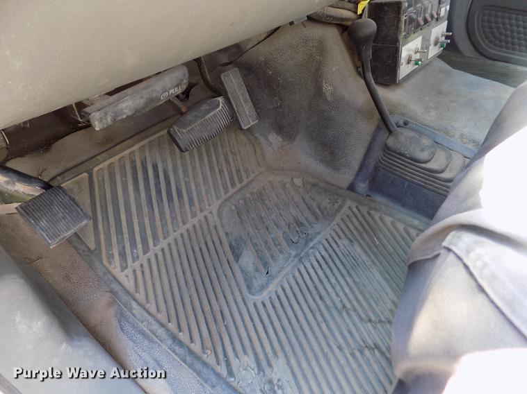 image for item DD5786 2002 Ford F550 Super Duty bucket truck