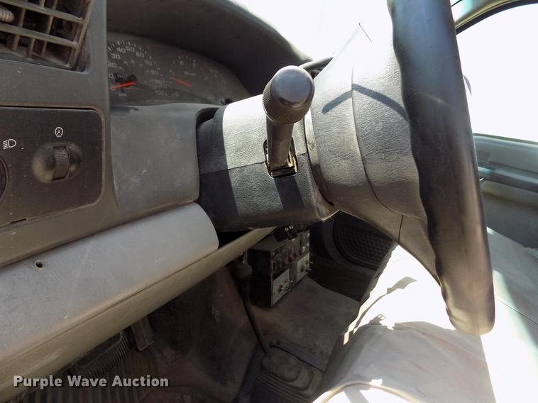 image for item DD5786 2002 Ford F550 Super Duty bucket truck