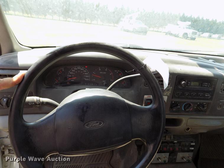 image for item DD5786 2002 Ford F550 Super Duty bucket truck