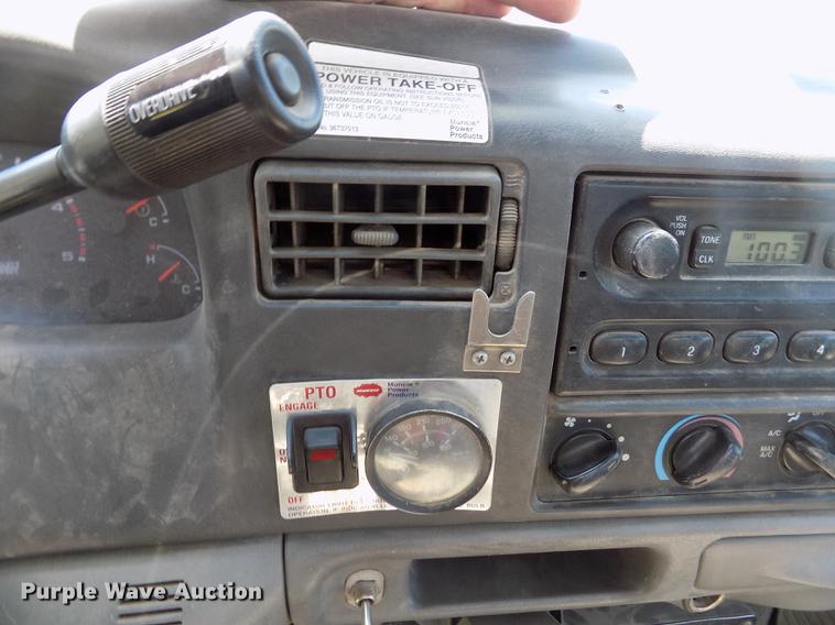 image for item DD5786 2002 Ford F550 Super Duty bucket truck