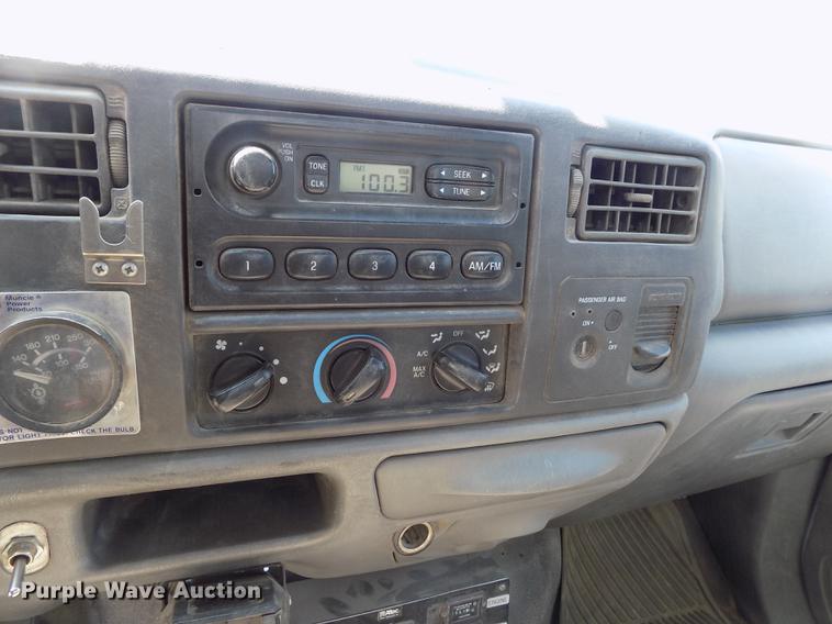 image for item DD5786 2002 Ford F550 Super Duty bucket truck