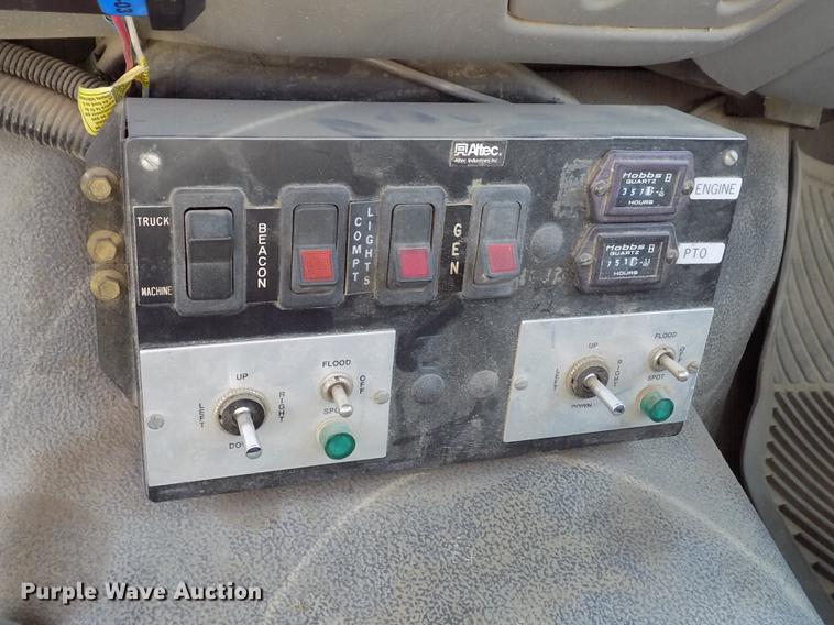 image for item DD5786 2002 Ford F550 Super Duty bucket truck