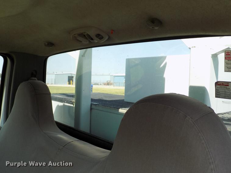 image for item DD5786 2002 Ford F550 Super Duty bucket truck