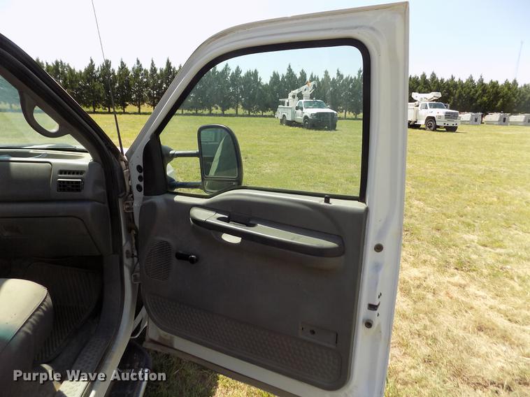 image for item DD5786 2002 Ford F550 Super Duty bucket truck