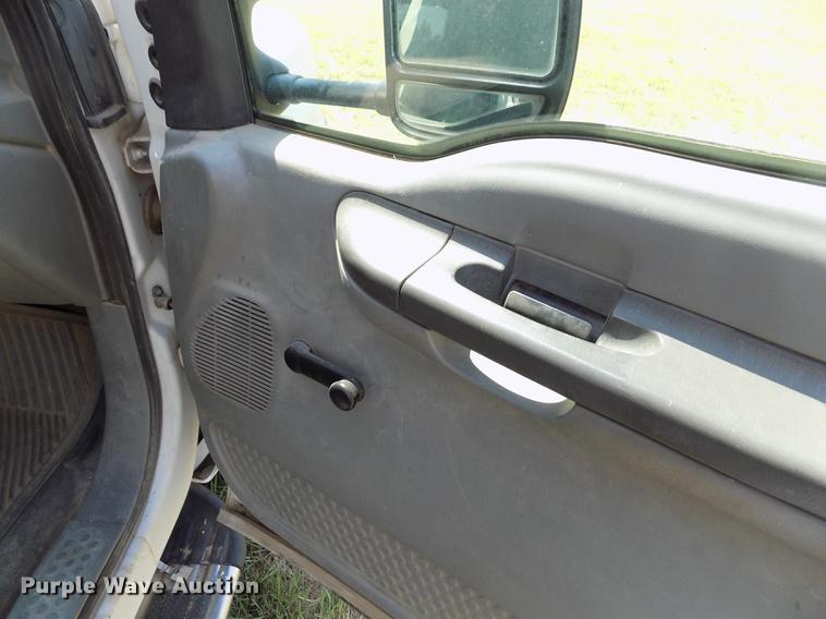 image for item DD5786 2002 Ford F550 Super Duty bucket truck