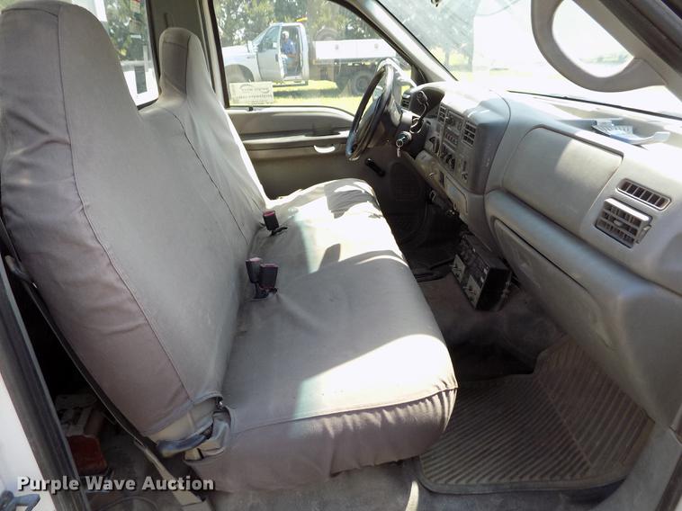 image for item DD5786 2002 Ford F550 Super Duty bucket truck