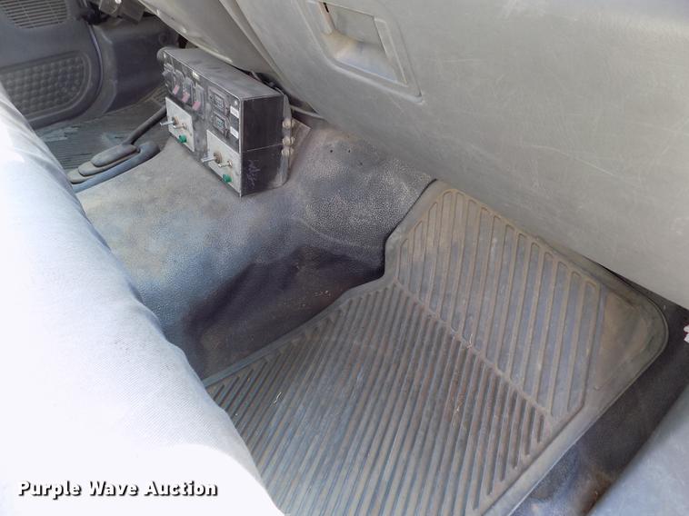 image for item DD5786 2002 Ford F550 Super Duty bucket truck