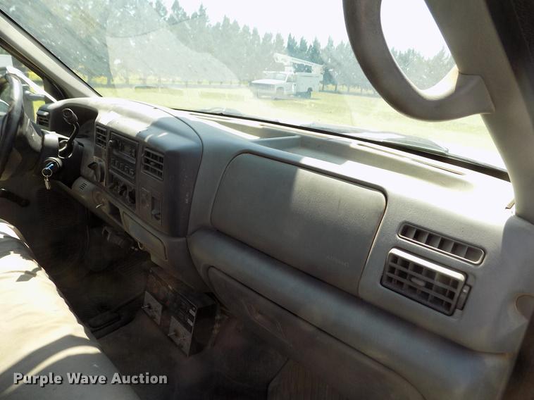 image for item DD5786 2002 Ford F550 Super Duty bucket truck