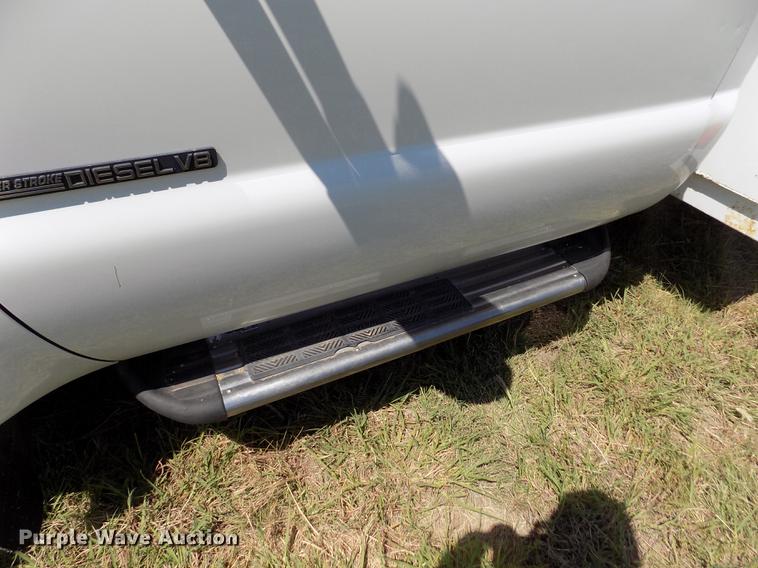 image for item DD5786 2002 Ford F550 Super Duty bucket truck