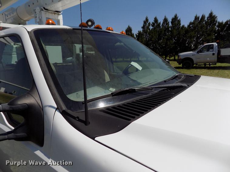 image for item DD5786 2002 Ford F550 Super Duty bucket truck