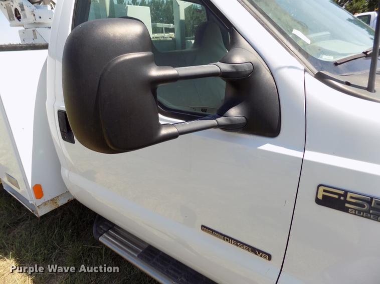 image for item DD5786 2002 Ford F550 Super Duty bucket truck