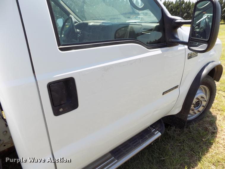 image for item DD5786 2002 Ford F550 Super Duty bucket truck