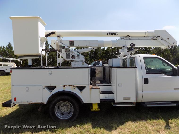 image for item DD5786 2002 Ford F550 Super Duty bucket truck