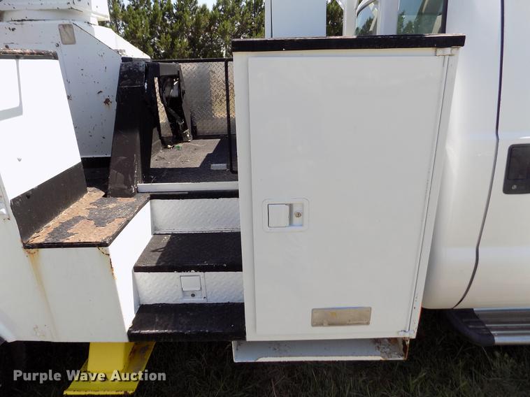 image for item DD5786 2002 Ford F550 Super Duty bucket truck