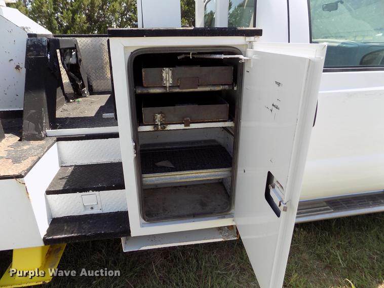 image for item DD5786 2002 Ford F550 Super Duty bucket truck