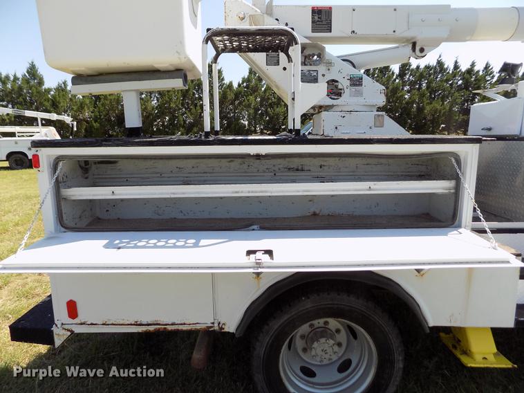 image for item DD5786 2002 Ford F550 Super Duty bucket truck