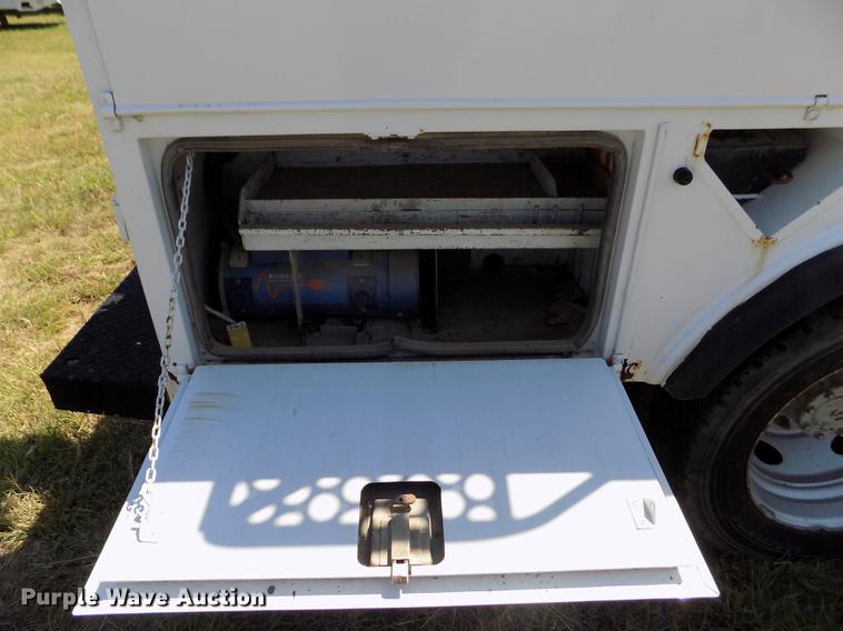 image for item DD5786 2002 Ford F550 Super Duty bucket truck