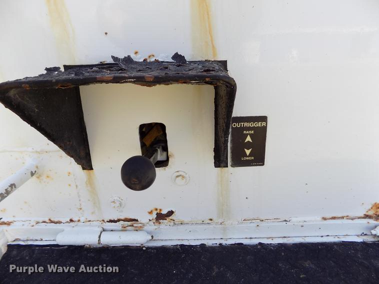 image for item DD5786 2002 Ford F550 Super Duty bucket truck