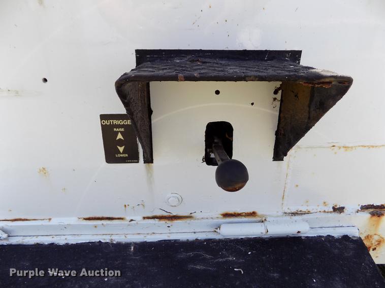 image for item DD5786 2002 Ford F550 Super Duty bucket truck