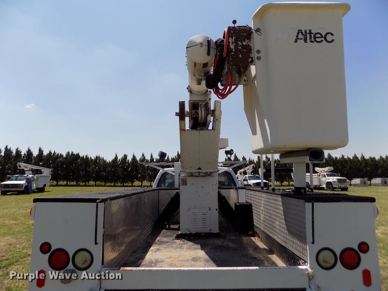 image for item DD5786 2002 Ford F550 Super Duty bucket truck