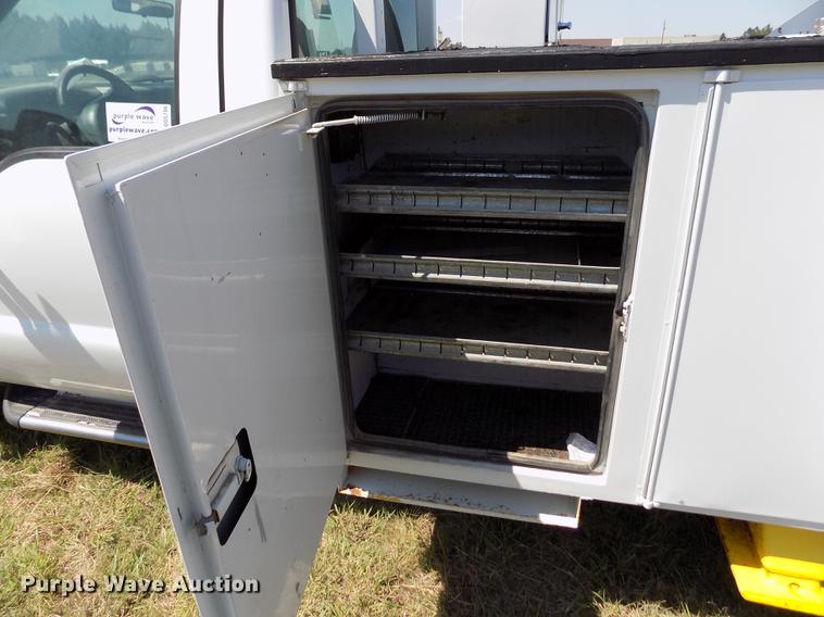 image for item DD5786 2002 Ford F550 Super Duty bucket truck