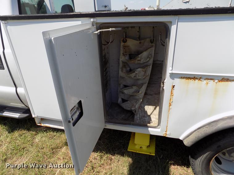 image for item DD5786 2002 Ford F550 Super Duty bucket truck