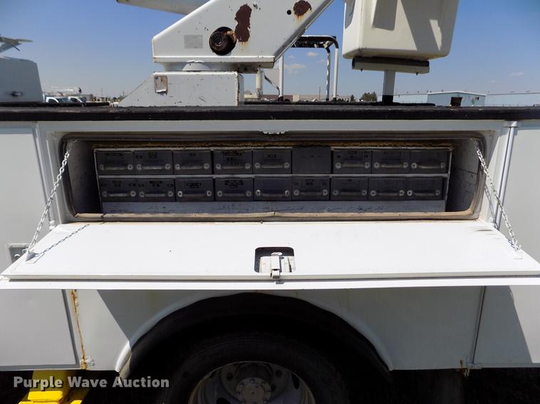 image for item DD5786 2002 Ford F550 Super Duty bucket truck