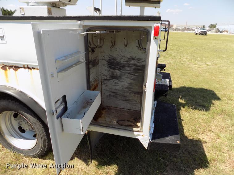 image for item DD5786 2002 Ford F550 Super Duty bucket truck