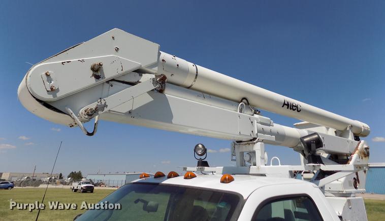 image for item DD5786 2002 Ford F550 Super Duty bucket truck