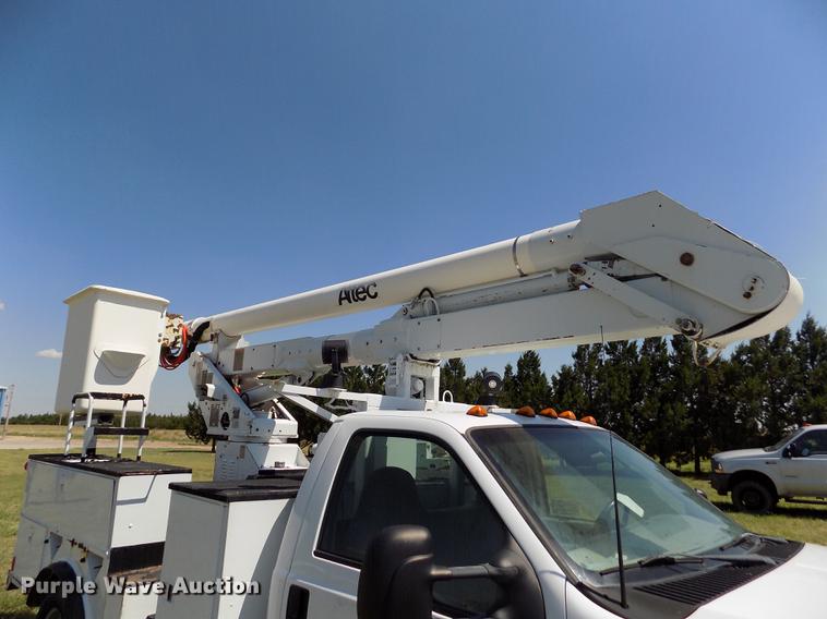 image for item DD5786 2002 Ford F550 Super Duty bucket truck