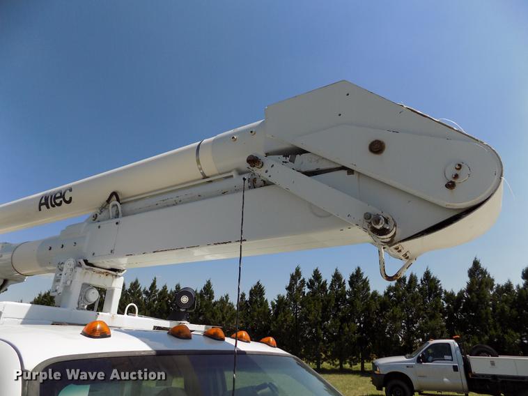 image for item DD5786 2002 Ford F550 Super Duty bucket truck