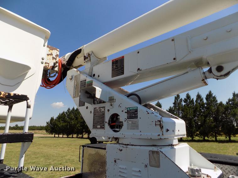 image for item DD5786 2002 Ford F550 Super Duty bucket truck