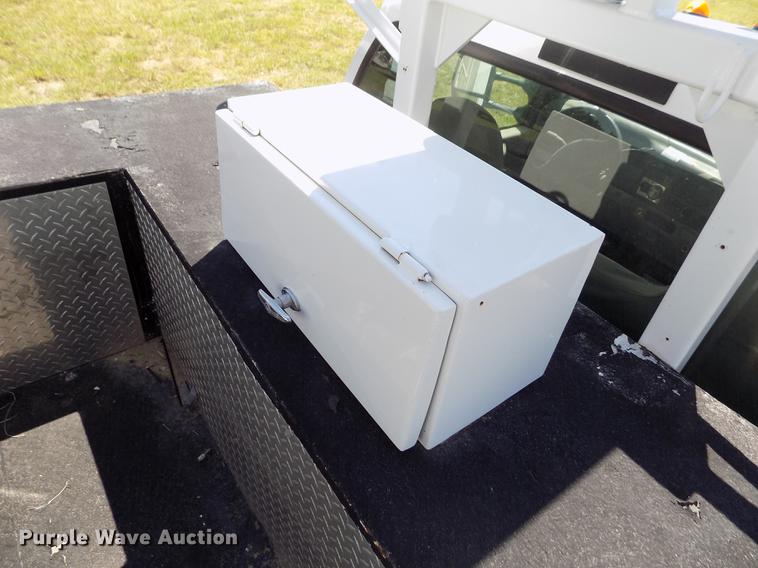 image for item DD5786 2002 Ford F550 Super Duty bucket truck