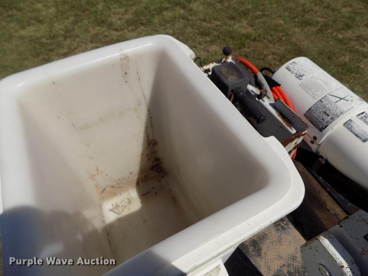 image for item DD5786 2002 Ford F550 Super Duty bucket truck