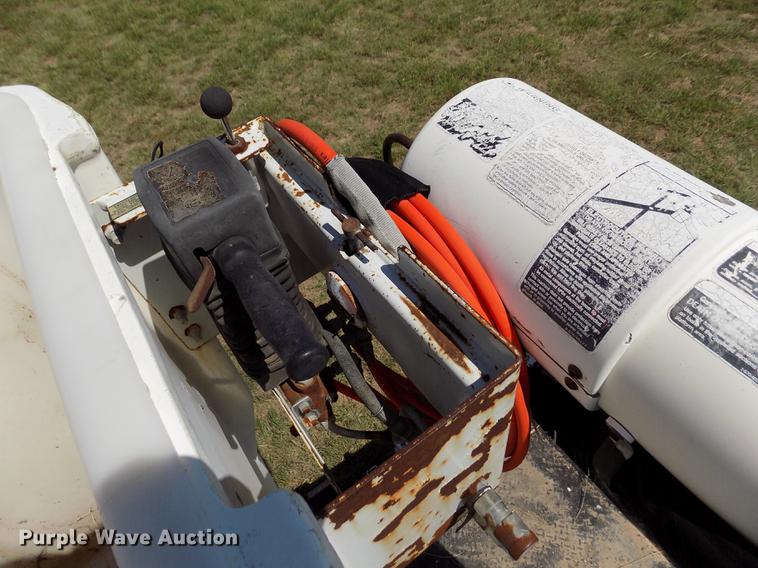 image for item DD5786 2002 Ford F550 Super Duty bucket truck