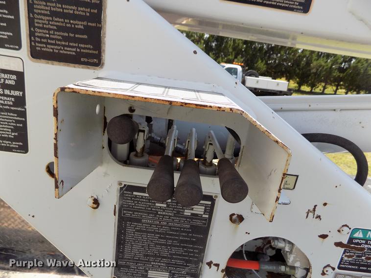 image for item DD5786 2002 Ford F550 Super Duty bucket truck