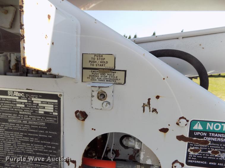 image for item DD5786 2002 Ford F550 Super Duty bucket truck