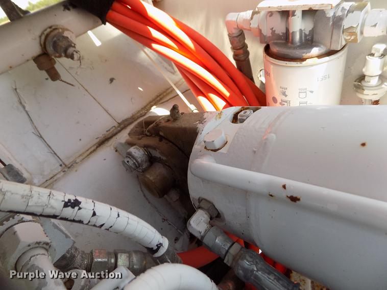 image for item DD5786 2002 Ford F550 Super Duty bucket truck