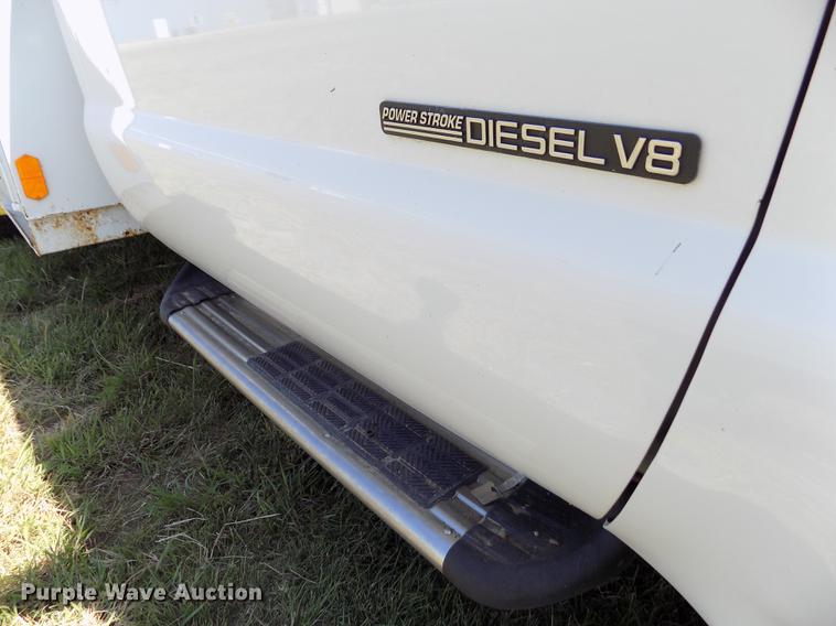 image for item DD5786 2002 Ford F550 Super Duty bucket truck