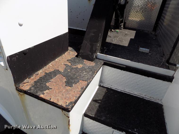 image for item DD5786 2002 Ford F550 Super Duty bucket truck