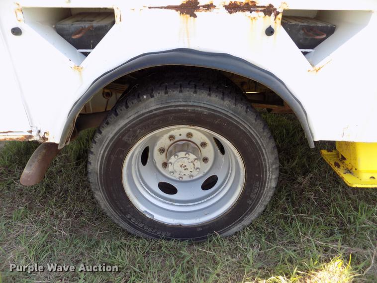 image for item DD5786 2002 Ford F550 Super Duty bucket truck