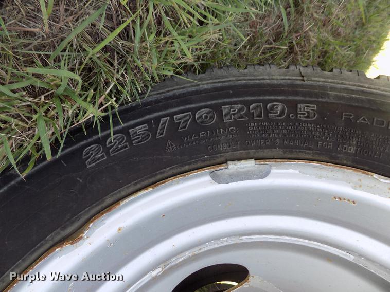 image for item DD5786 2002 Ford F550 Super Duty bucket truck