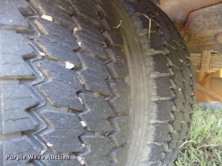 image for item DD5786 2002 Ford F550 Super Duty bucket truck