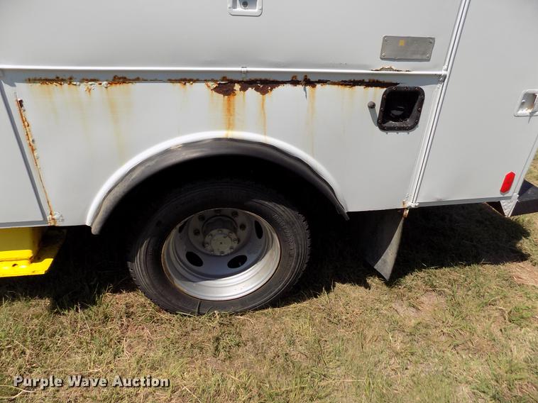 image for item DD5786 2002 Ford F550 Super Duty bucket truck