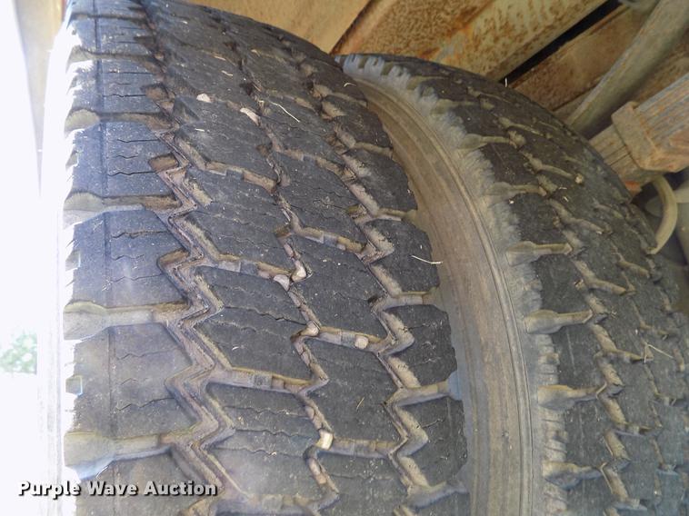 image for item DD5786 2002 Ford F550 Super Duty bucket truck