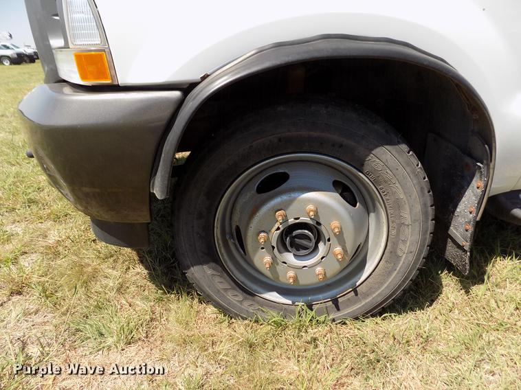 image for item DD5786 2002 Ford F550 Super Duty bucket truck