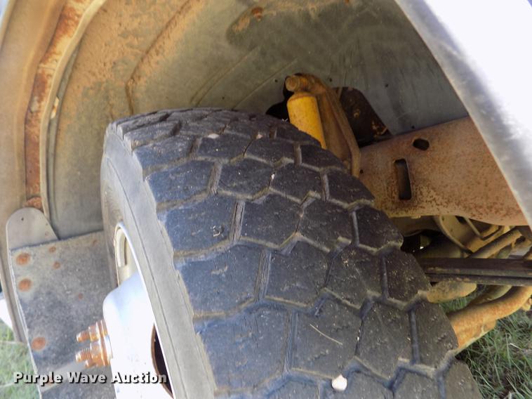 image for item DD5786 2002 Ford F550 Super Duty bucket truck