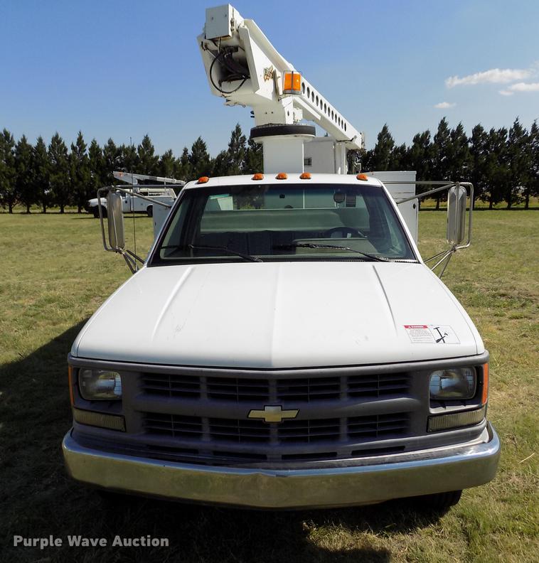 image for item DD5787 1994 Chevrolet C3500 bucket truck