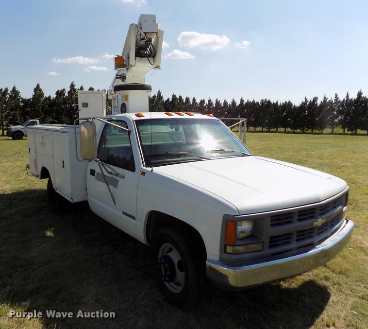 image for item DD5787 1994 Chevrolet C3500 bucket truck